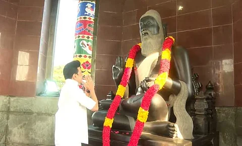 திருவள்ளுவர் நாள்: திருவள்ளுவர் சிலைக்கு முதல்வர் ஸ்டாலின் மரியாதை!