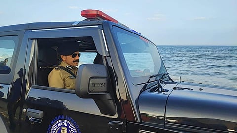 மெரினாவில் குவிந்த மக்கள்: ரோந்துப் பணியில் டிஜிபி சைலேந்திர பாபு!