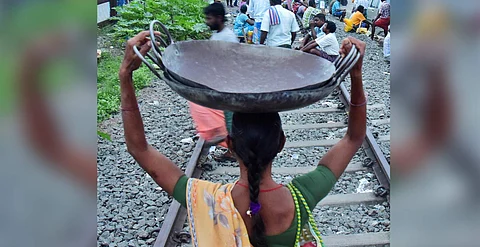 இந்தியாவின் 40% செல்வம், 1% பணக்காரா்களிடம் குவிந்துள்ளது