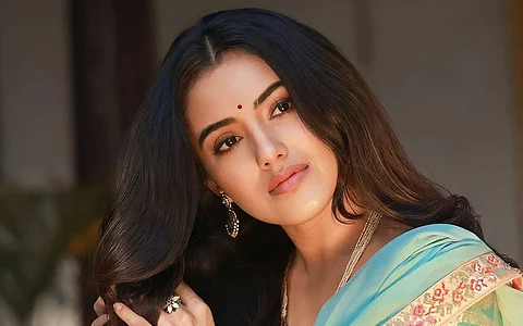 மாடலிங் துறையில் இருக்கும் போதே ரசிகர்களின் கவனத்தை ஈர்த்தவர் மாளவிகா சர்மா.