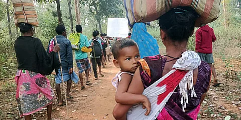 பாலம் வேண்டாம்.. போராடும் பழங்குடியினர்