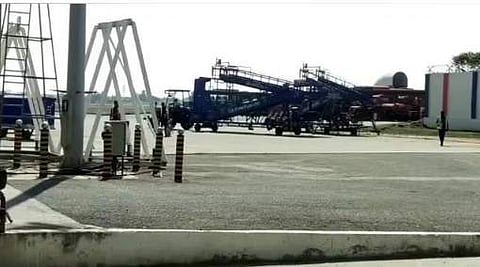 கோவையிலிருந்து சார்ஜா புறப்பட்ட விமானத்தில் கழுகுகள் மோதியதால் பரபரப்பு.