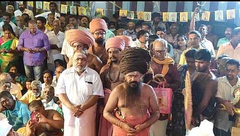 திருக்கடையூரில் ஸ்ரீ அமிா்தகடேஸ்வரா் கோவிலில்  அமாவாசையை பௌா்ணமியாக்கிய ஐதீக விழா ~அமிா்தகடேஸ்வரா் கோயிலில் நடைபெற்ற அமாவாசையை பௌா்ணமியாக்கிய ஐதீக விழா.