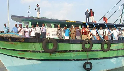 தேசிய வாக்காளர் தினம்: நாகை துறைமுகத்தில் விழிப்புணர்வு நிகழ்ச்சி