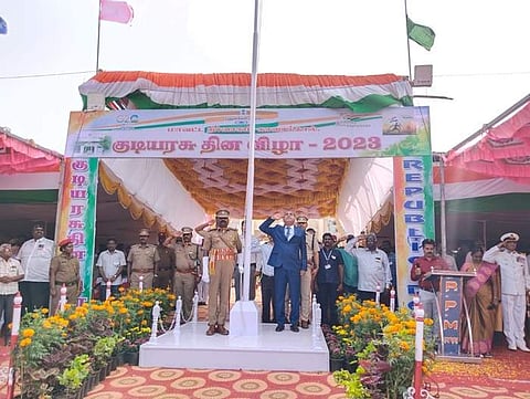 காரைக்காலில் ஆட்சியர் தேசியக் கொடியேற்றி மரியாதை !