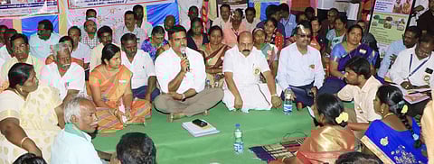 பெண்களின் முன்னேற்றமே நாட்டின் முன்னேற்றம்: வேலூா் ஆட்சியா்