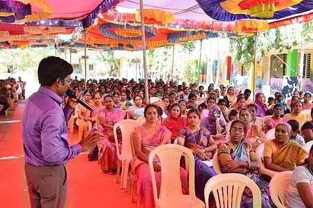 கே.என். மெட்ரிக் மேல்நிலைப் பள்ளியில் பெற்றோா்கள் தின விழா