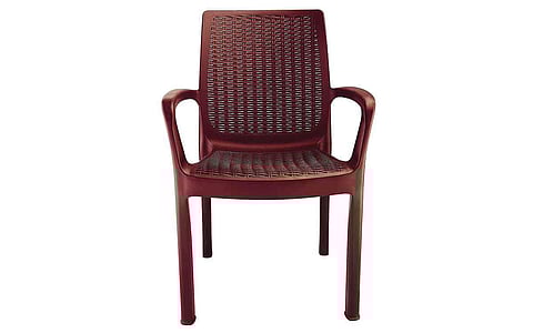 அங்கிள் ஆன்டெனா: பிளாஸ்டிக் நாற்காலிகள், முக்காலிகளின் உட்காரும் பகுதியின் நடுவில் வட்ட வடிவ ஓட்டை ஒன்று இருப்பதைப் பார்க்கிறோம். இதற்குக் காரணம் என்ன?