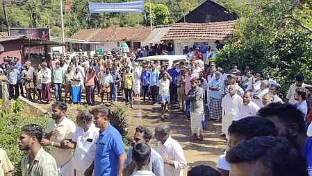 ஆட்கொல்லி யானையைப் பிடிக்க உறுதியளித்தால் போராட்டம் வாபஸ்