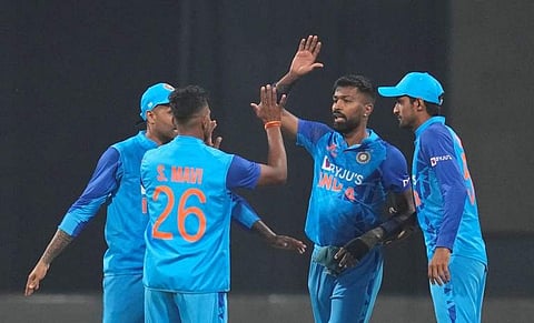 கடைசிப் பந்தில் இந்தியா த்ரில் வெற்றி: அறிமுகப் போட்டியிலேயே அசத்திய ஷிவம் மாவி