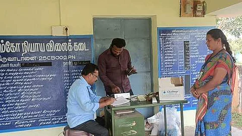 பொங்கல் தொகுப்பு: வீடு வீடாகச் சென்று டோக்கன் விநியோகம் தொடங்கியது