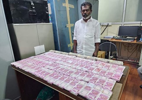 ஓசூர் அருகே, கர்நாடக எல்லையில் பிடிபட்ட ரூ.1.28 கோடி கள்ள நோட்டுகள்: 3 பேர் கைது