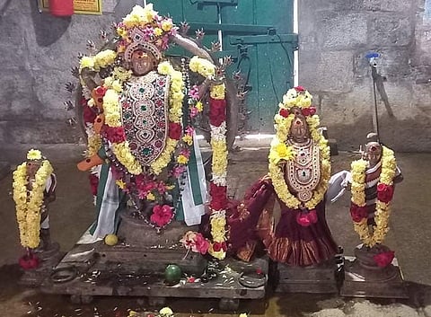 நீடாமங்கலம்  அருகேயுள்ள பூவனூர் சதுரங்கவல்லபநாதர் கோயில் ஆருத்ரா தரிசன விழாவில் பக்தர்களுக்கு அருள்பாலித்த சிவகாமி அம்மையார் சமேத நடராஜப்பெருமான்.