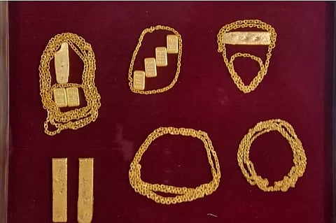 பறிமுதல் செய்யப்பட்ட தங்கம்.