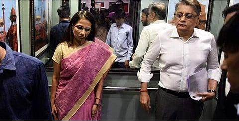 சந்தா, தீபக் கோச்சாா் கைது சட்டவிரோதம்: மும்பை உயா்நீதிமன்றம்