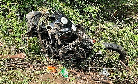 கோவளத்தில் பைக் மீது மோதிய கார்