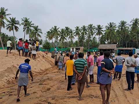 தனியாா் நிறுவனங்களுக்கு மணல் குவாரி நடத்த அனுமதி கூடாது- உயா்நீதிமன்றம் உத்தரவு