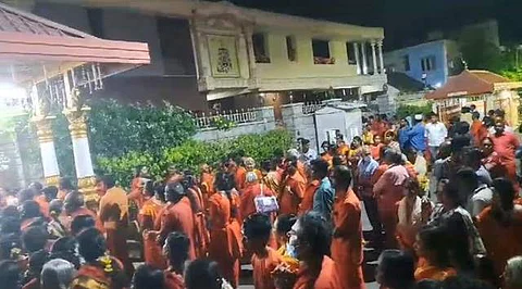 பங்காரு அடிகளார் மறைவையொட்டி சக்தி பீடத்தில் குவிந்த பக்தர்கள்