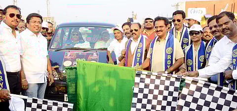 போலியோ ஓழிப்பு விழிப்புணா்வு காா்கள் பேரணி