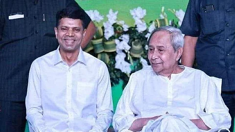 நவீன் பட்நாயக்குடன் கார்த்திகேயன் பாண்டியன்