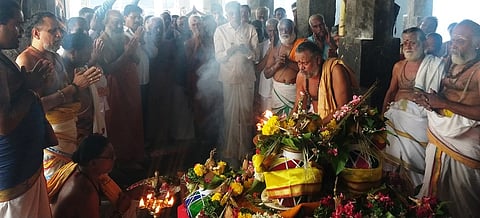 அவிநாசிலிங்கேஸ்வரா் கோயில் திருப்பணியையொட்டி, அவிநாசியப்பா், கருணாம்பிகையம்மன், சுப்பிரமணியா் கோயில் விமானங்கள் பாலாலய பூஜை வியாழக்கிழமை நடைபெற்றது.