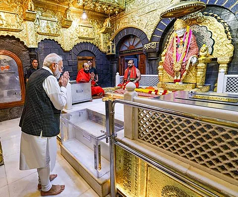 ஷீரடி சாய்பாபா கோயிலில் பிரதமர் மோடி வழிபாடு!
