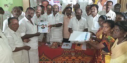 பெரணமல்லூா் பேரூராட்சியில் வியாழக்கிழமை நடைபெற்ற வாக்குச்சாவடிக் குழு ஆலோசனை கூட்டம்.