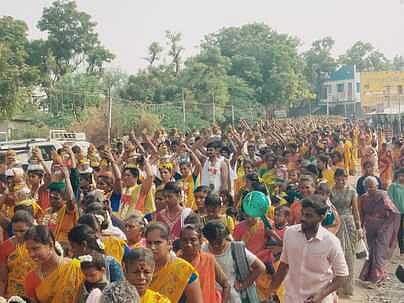 கடலாடியில் தேவா் குருபூஜை: 1008 பால்குட ஊா்வலம்