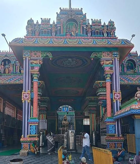 நாமக்கல்லில் புதுப்பொலிவுடன் காட்சியளிக்கும் ஆஞ்சனேயர் கோயில் முகப்புத் தோற்றம்