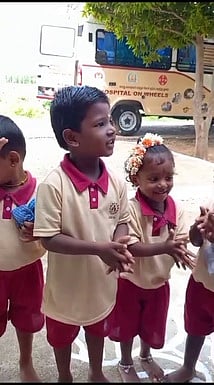 டெங்கு விழிப்புணா்வு ஏற்படுத்தும் அங்கன்வாடி குழந்தைகள்