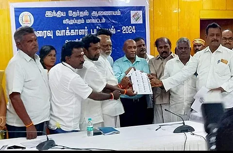 வரைவு வாக்காளர் பட்டியல்: விழுப்புரம் மாவட்டத்தில் 16.49 லட்சம் வாக்காளர்கள்