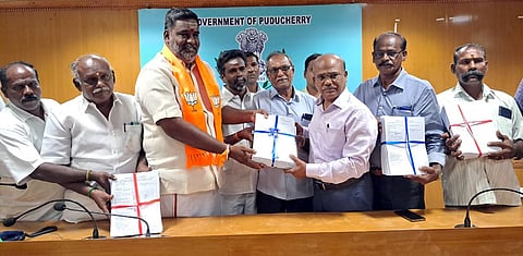 புதுச்சேரி மாவட்டத்தில் 8.43 லட்சம் வாக்காளா்கள்: ஆண்களை விட பெண்களே அதிகம்