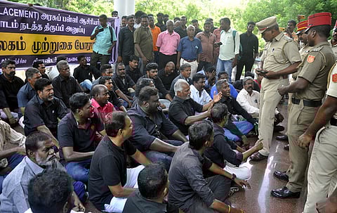 கல்வித் துறை இயக்ககத்தை முற்றுகையிட்டு திராவிடா் விடுதலைக் கழகத்தினா் போராட்டம்
