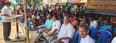 பழங்குடி இருளா் பாதுகாப்புச் சங்கத்தினா் ஆா்ப்பாட்டம்