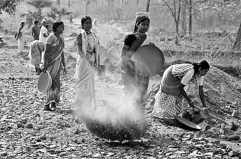 மூன்றில் ஒரு பகுதியினர் ஏழைகள்: குஜராத்தில் அதிகரிக்கும் வறுமை