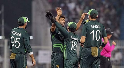 வங்கதேசத்தை 204 ரன்களுக்கு சுருட்டிய பாகிஸ்தான் அரையிறுதியில் நுழையுமா?