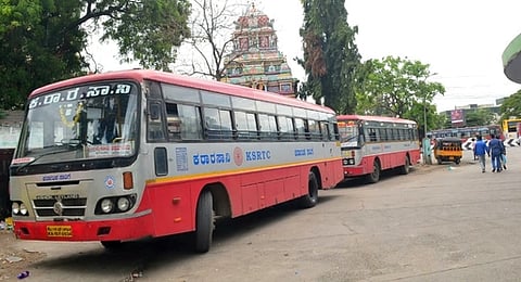 பரபரப்பான சாலையில் திருடுபோன பேருந்து நிழற்குடை!
