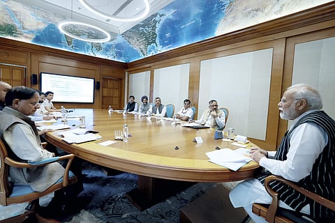 சுதந்திர தின உரை அறிவிப்புகளை அமல்படுத்த உயா் அதிகாரிகளுடன் பிரதமா் மறுஆய்வு