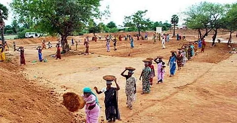 100 நாள் வேலைவாய்ப்பு திட்டம் முடங்கும் அபாயம்!