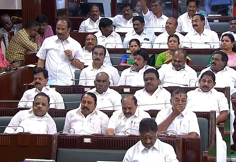 ஓபிஎஸ் இருக்கையில் மாற்றமில்லை: பேரவைக்கு வராத இபிஎஸ்!