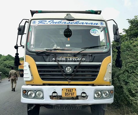 இருவரது உயிரிழப்புக்கும் காரணமான கனரக லாரி