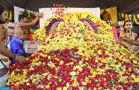 திருத்தணி முருகன் கோயிலில் புஷ்பாஞ்சலி