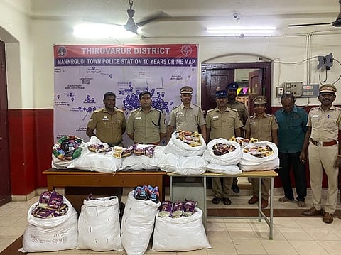 மன்னாா்குடியில் பறிமுதல் செய்யப்ட்ட போதைப் பொருள்கள்.