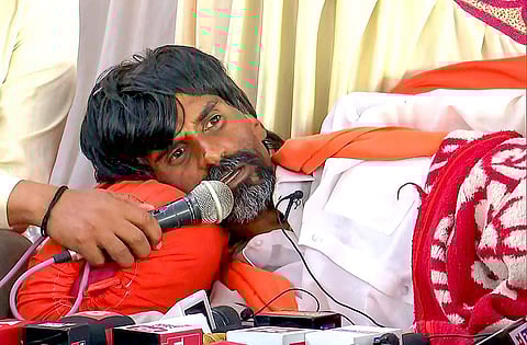 மகாராஷ்டிர முதல்வருக்கு எதிர்ப்பு தெரிவிக்கும் மராத்தா சமூக போராட்டக்காரர்கள்!