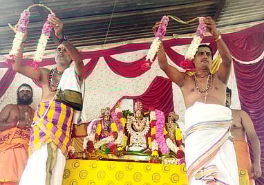 திருப்பத்தூா் ஸ்ரீமுருகன் கோயிலில் கந்தசஷ்டி விழாவையொட்டி, ஞாயிற்றுக்கிழமை நடைபெற்ற திருக்கல்யாண நிகழ்ச்சி.