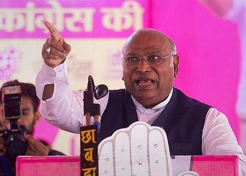 ராஜஸ்தான் தேர்தல்: இலவச மடிக்கணினி உள்ளிட்ட 7 வாக்குறுதிகளை அறிவித்தார் கார்கே