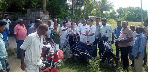 ஆக்கிரமிப்பு நிலத்தை மீட்டுத் தரக் கோரி புகாா்: கோட்டாட்சியா் நேரில் விசாரணை