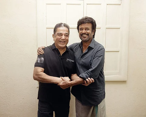 நடிகர் ரஜினிகாந்த் மற்றும் கமல்ஹாசன் இருவரும் நேரில் சந்தித்துக் கொண்ட புகைப்படங்கள் இணையத்தில் வைரலாகி வருகிறது.