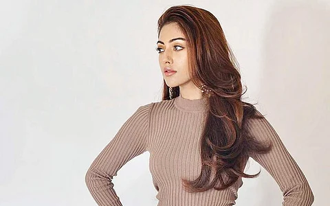 மாடலாக தனது வாழ்க்கையை தொடங்கிய அனு, பல தொலைக்காட்சி விளம்பரங்களில் நடித்துள்ளார்.