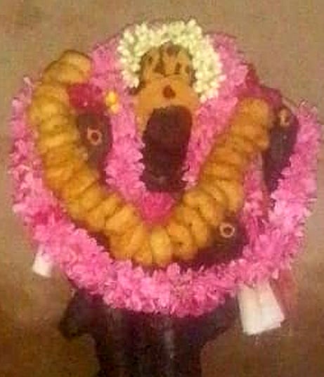 சிறப்பு அலங்காரத்தில் அருள்பாலித்த பைரவா்.